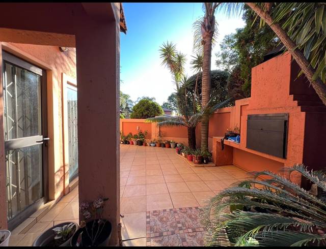 3 BEDROOM SECTIONAL TITLE TO LET IN STERREWAG